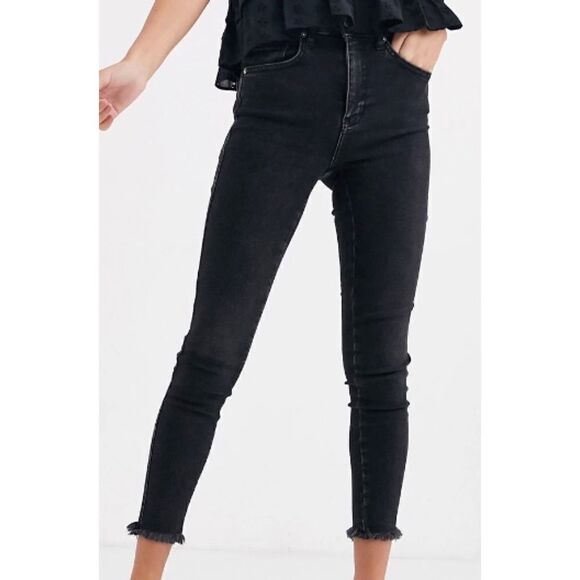 Free People Denim - Free People Raw High Rise Jegging Black